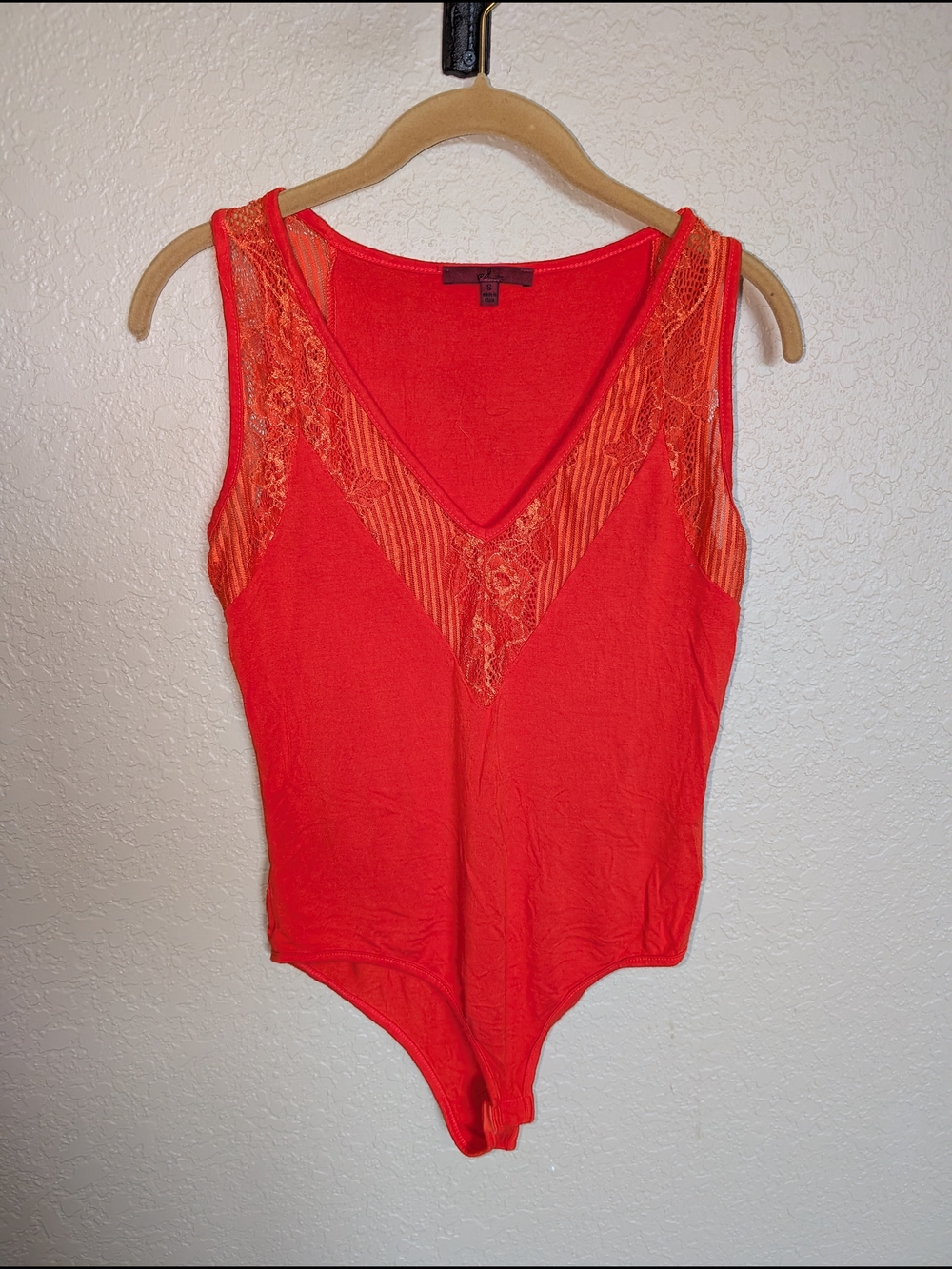 Buckle Red By BKE Lace V-Neck Sleeveless Bodysuit